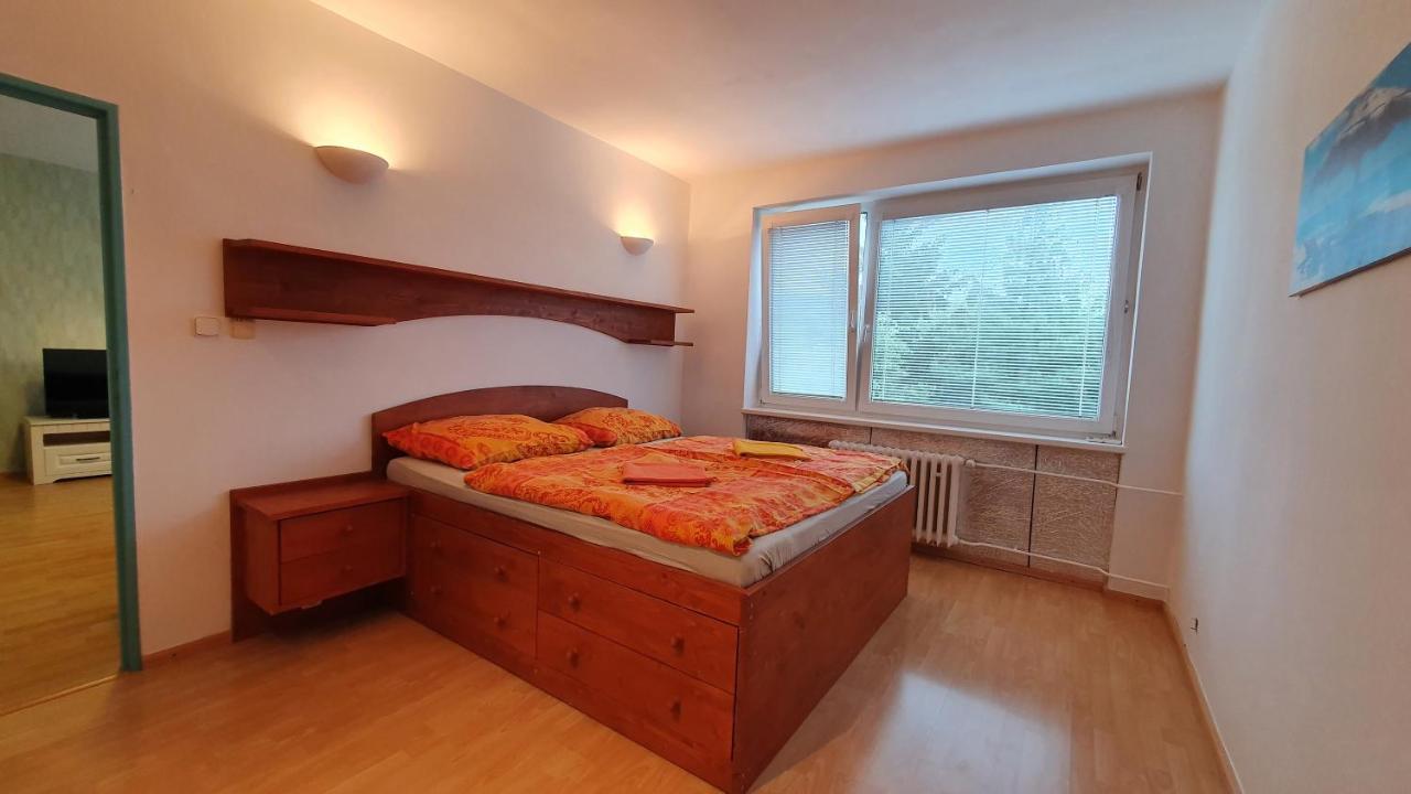 Lakeview Apartments Piest'any Exteriör bild