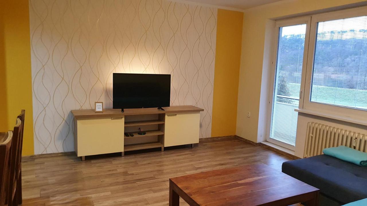 Lakeview Apartments Piest'any Exteriör bild